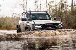 2022 Ford Bronco® Everglades™ Desert Sand 